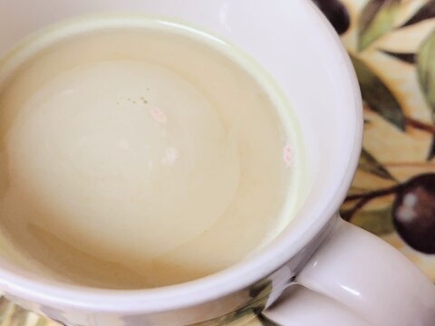 緑茶で甘さ控えめに❀春に飲みたい！さくらラテ